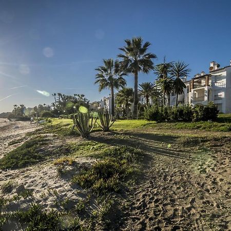Hb - Comfortable Beachfront Holiday Apartment Estepona Esterno foto