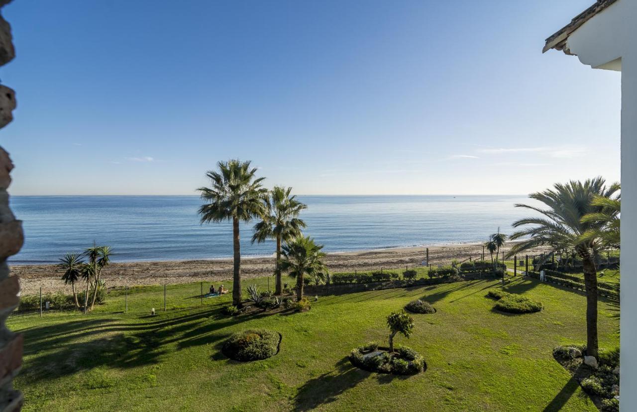 Hb - Comfortable Beachfront Holiday Apartment Estepona Esterno foto