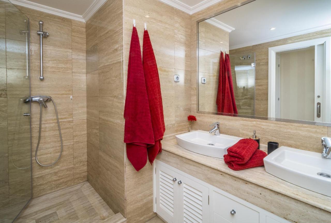 Hb - Comfortable Beachfront Holiday Apartment Estepona Esterno foto