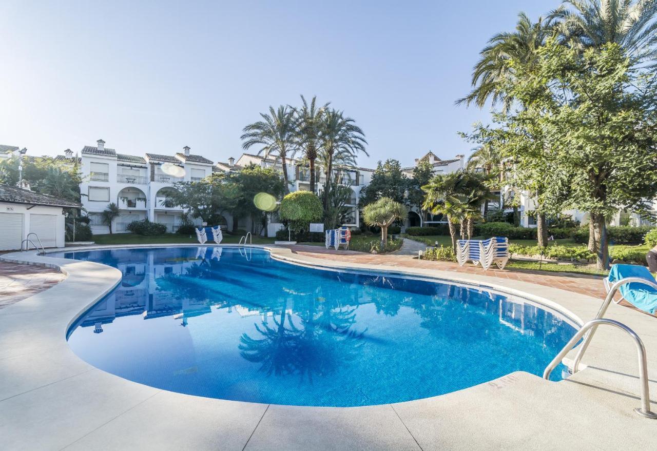 Hb - Comfortable Beachfront Holiday Apartment Estepona Esterno foto