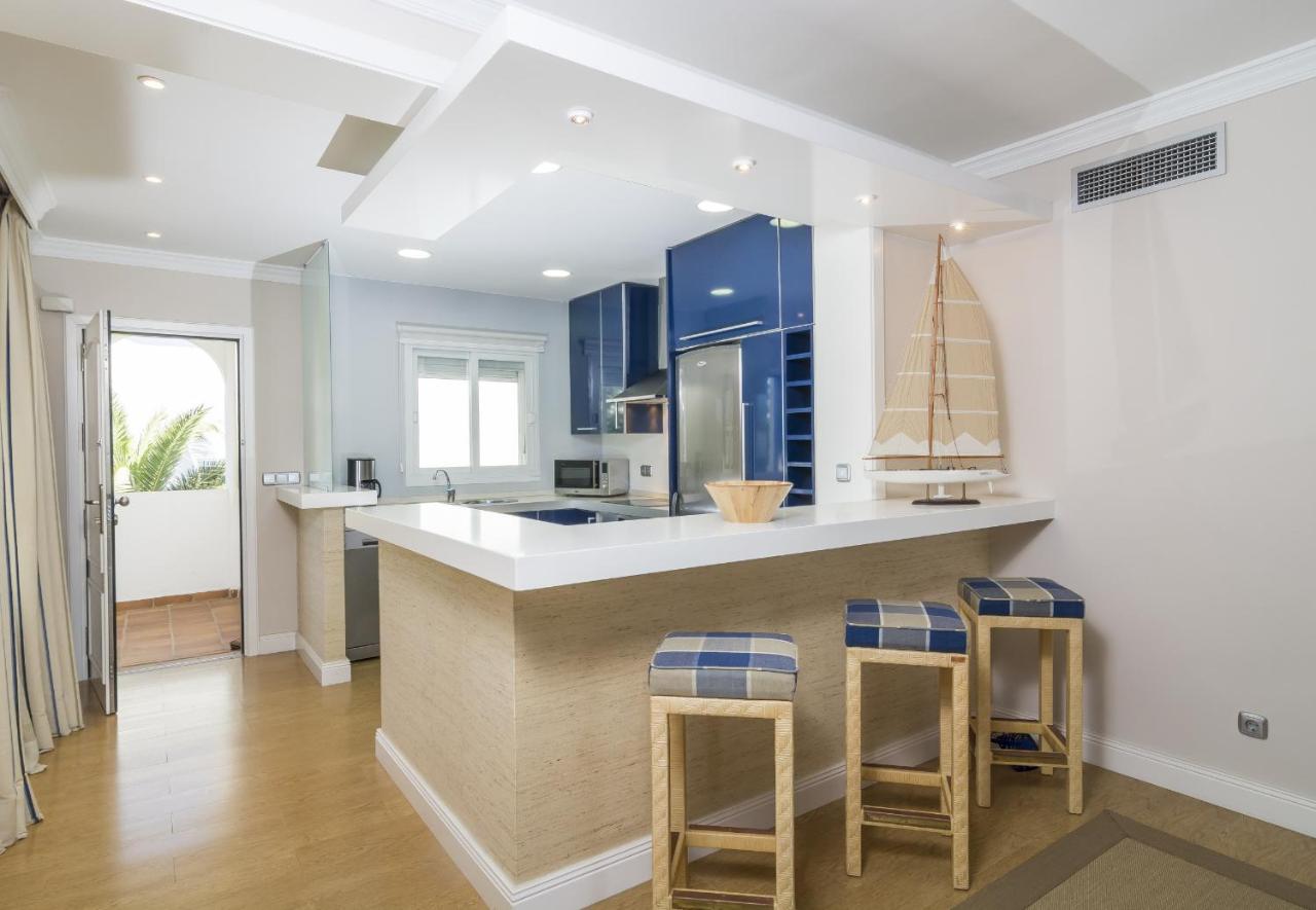 Hb - Comfortable Beachfront Holiday Apartment Estepona Esterno foto