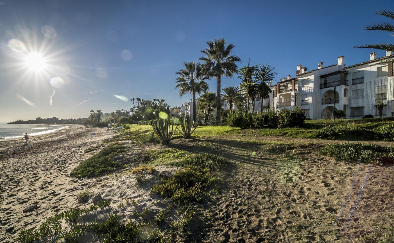 Hb - Comfortable Beachfront Holiday Apartment Estepona Esterno foto
