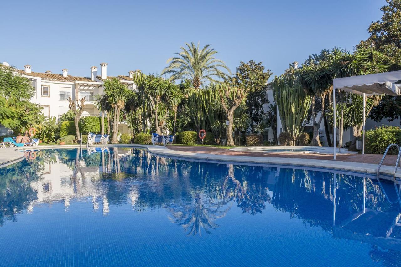 Hb - Comfortable Beachfront Holiday Apartment Estepona Esterno foto