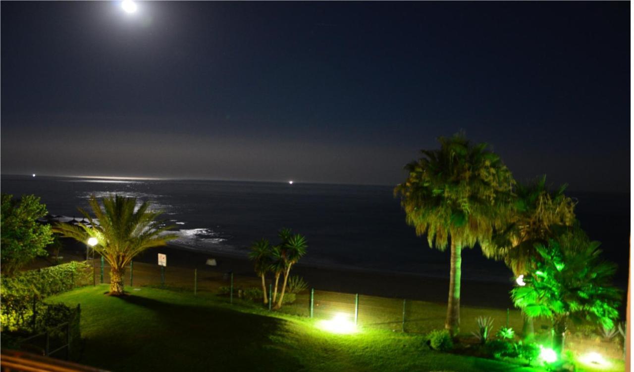 Hb - Comfortable Beachfront Holiday Apartment Estepona Esterno foto