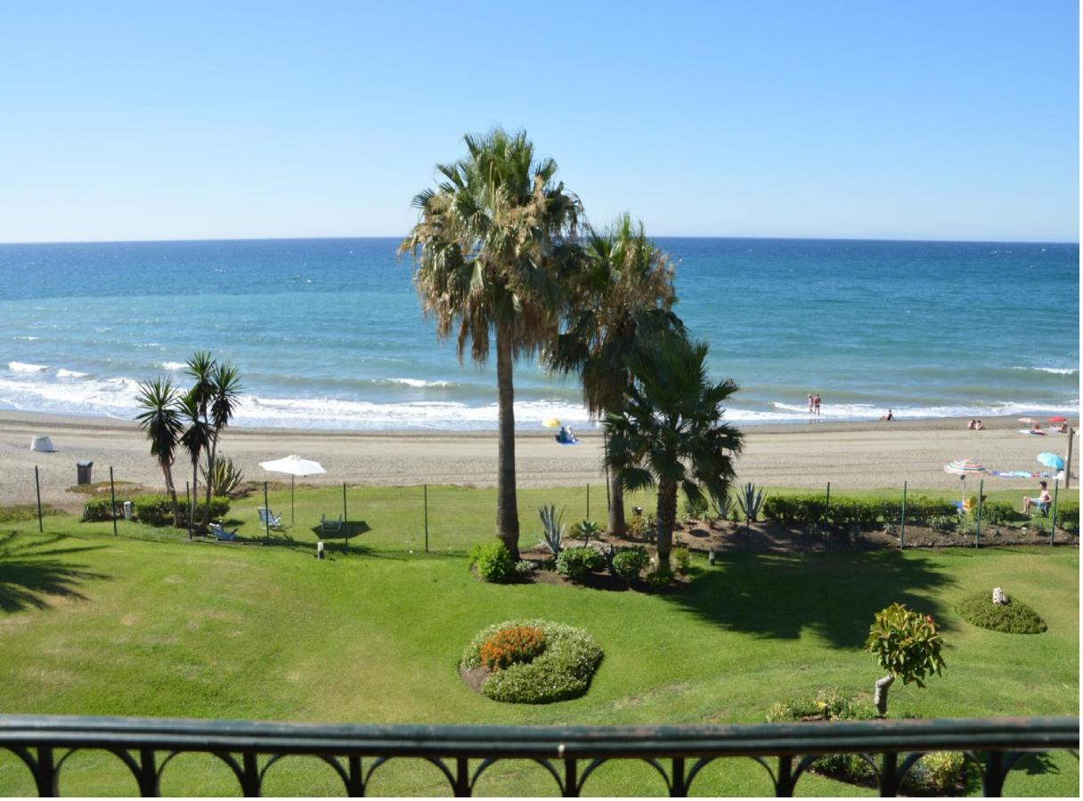 Hb - Comfortable Beachfront Holiday Apartment Estepona Esterno foto